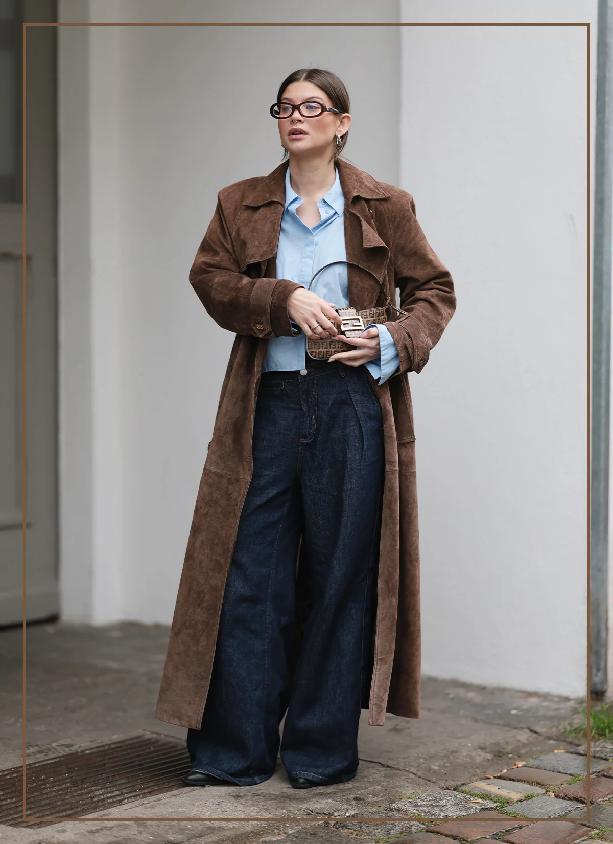 イエローのシャツを着用したスナップ