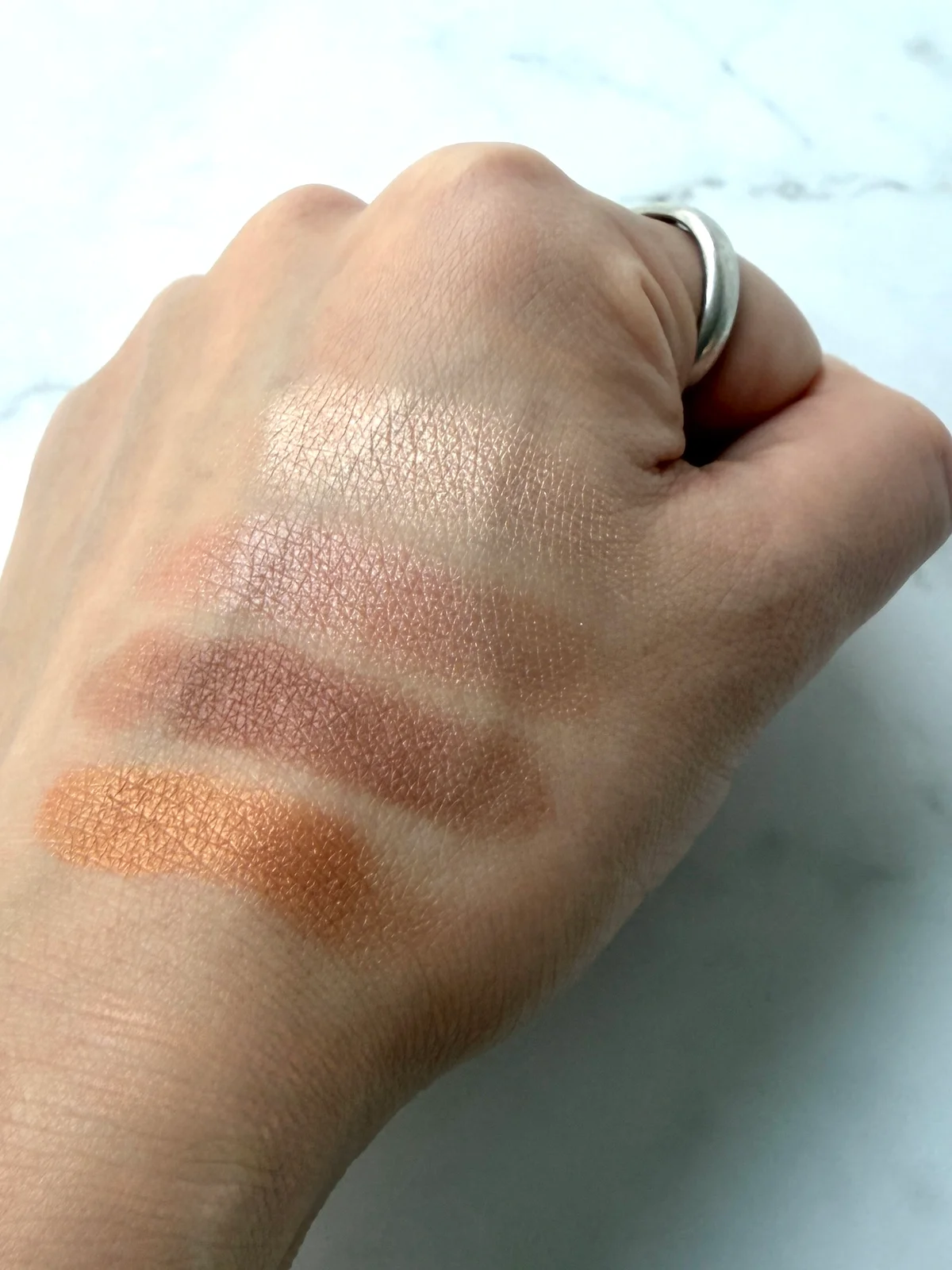 トム フォード ビューティ SOLEIL アイ カラー クォード ルミエール 03のスウォッチ