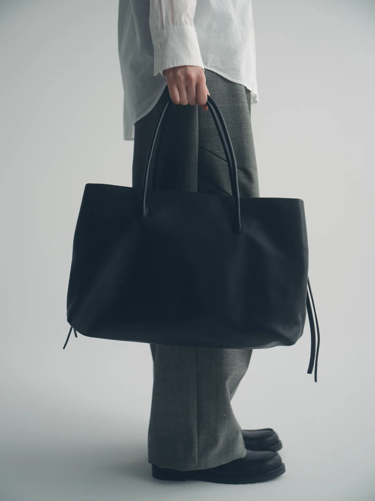 新生活にほしい名品、メアリ オル ターナのトートバッグのスタイリング