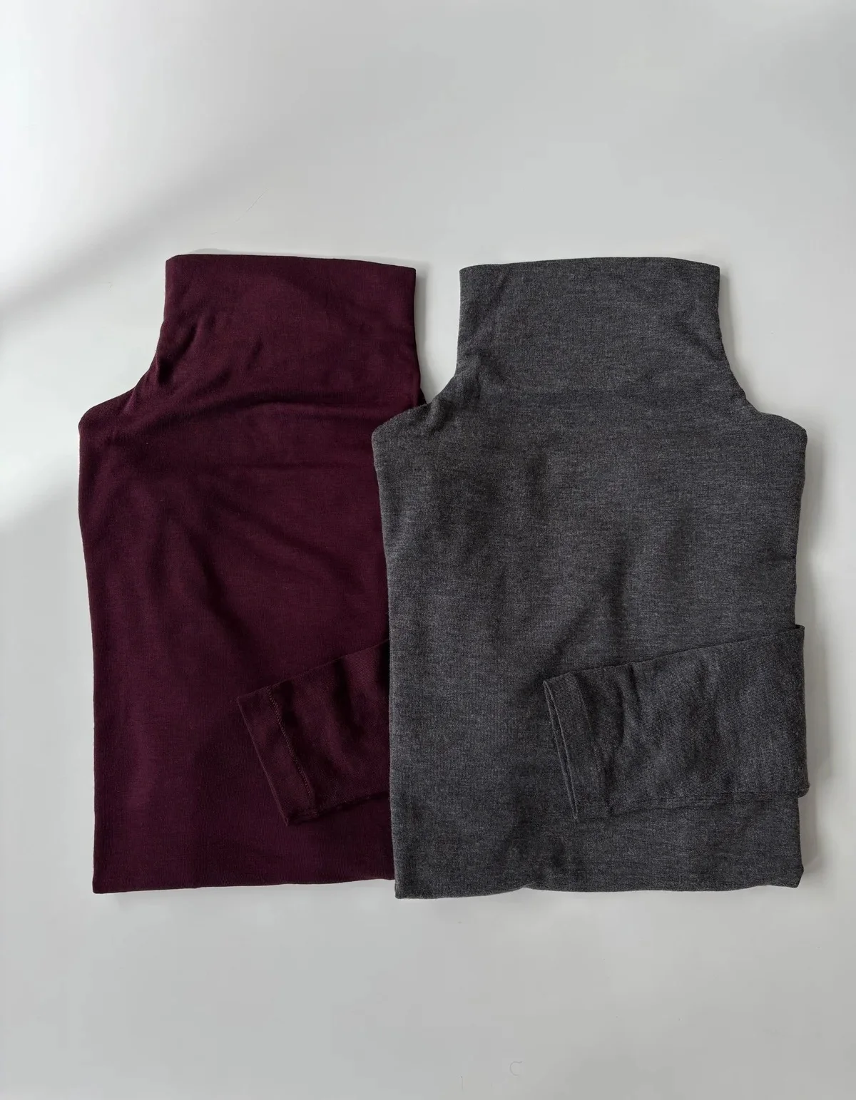 ユニクロ：シーの「極暖ヒートテックカシミヤブレンドタートルネックT」