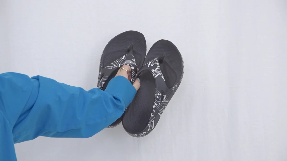 ウーフォス×タカヒロミヤシタザソロイスト.　リカバリーサンダル