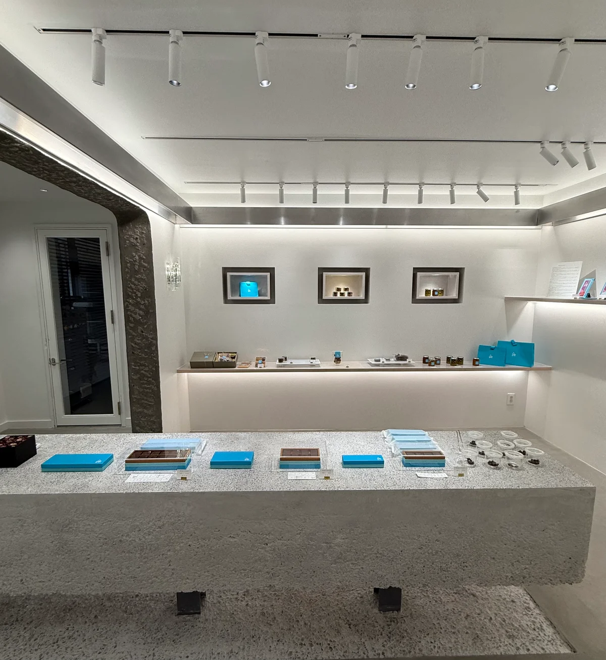 LoDYc chocolate 山内大輔 店内 ボンボンショコラ チョコレート ショコラ バレンタイン