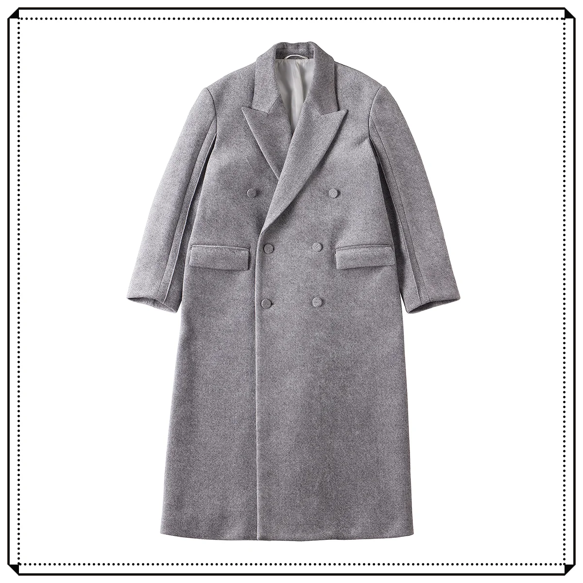 コート￥176,000／カナコ サカイ