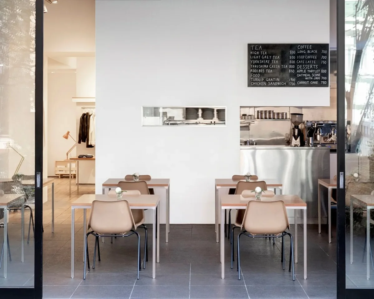 マーガレット・ハウエル 神南カフェの店内の様子