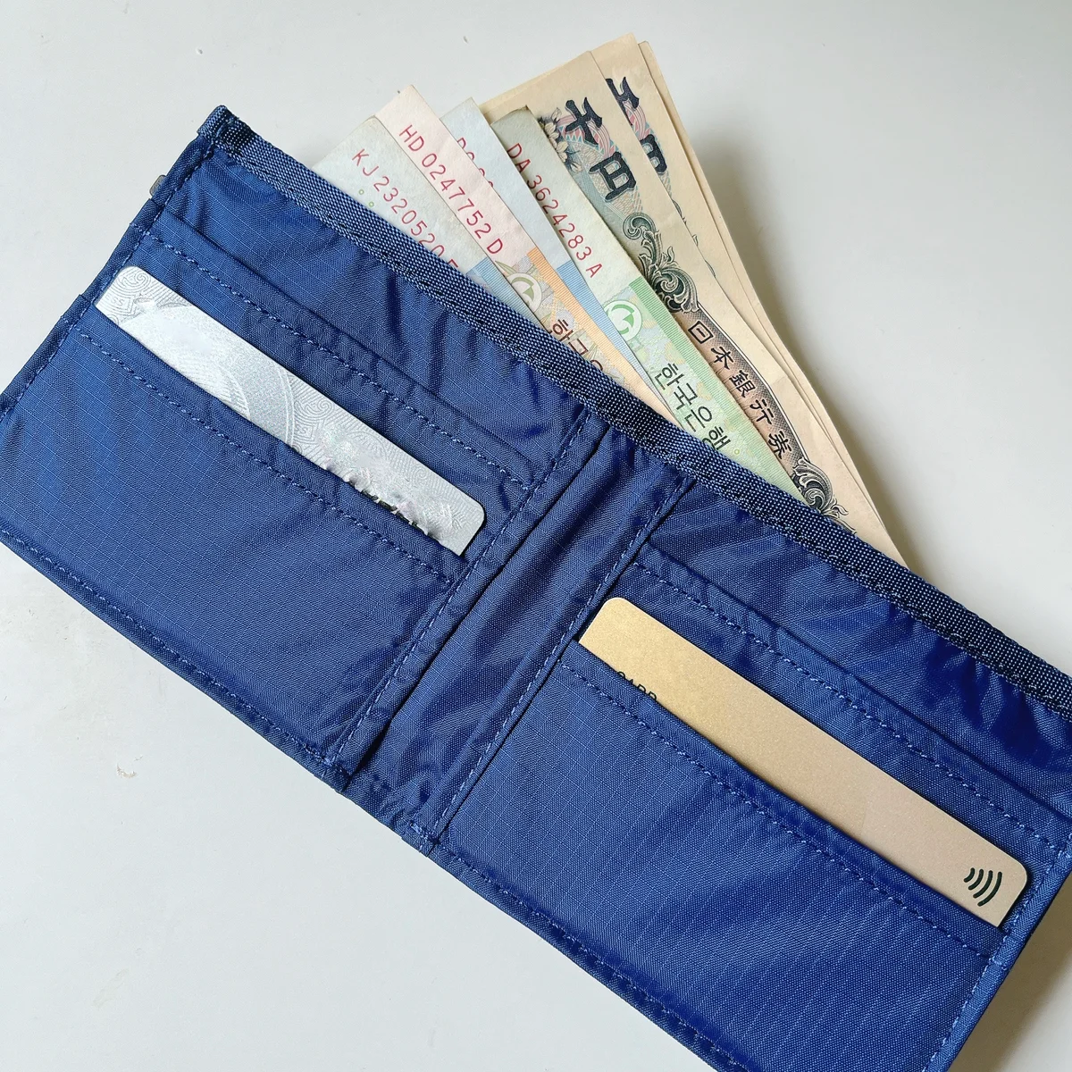 モンベルのフラットワレットの内側