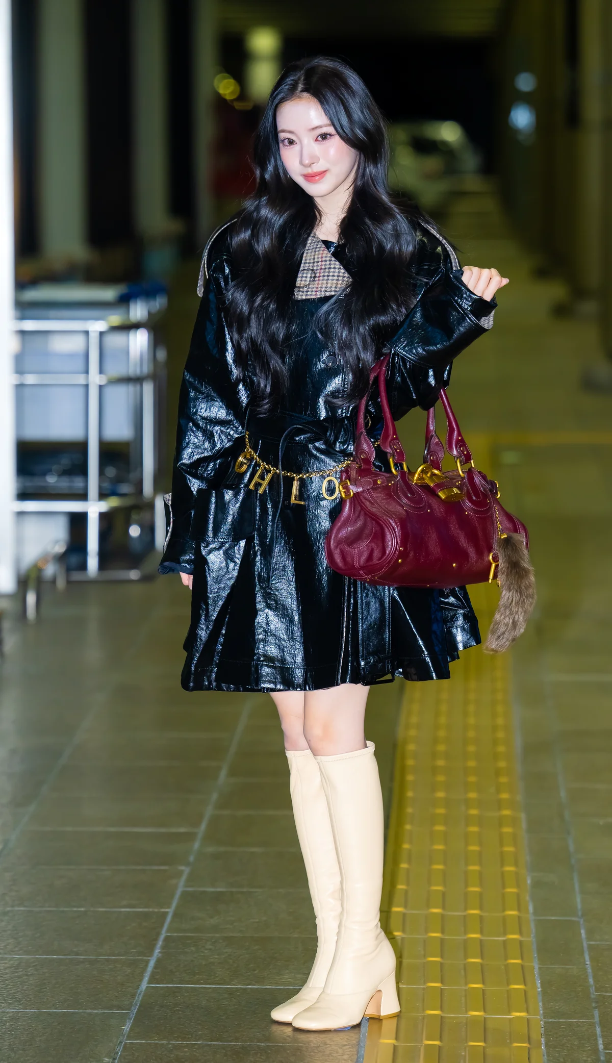 MEOVV ミヤオ　ANNA　アンナ　クロエ　空港ファッションスタイル