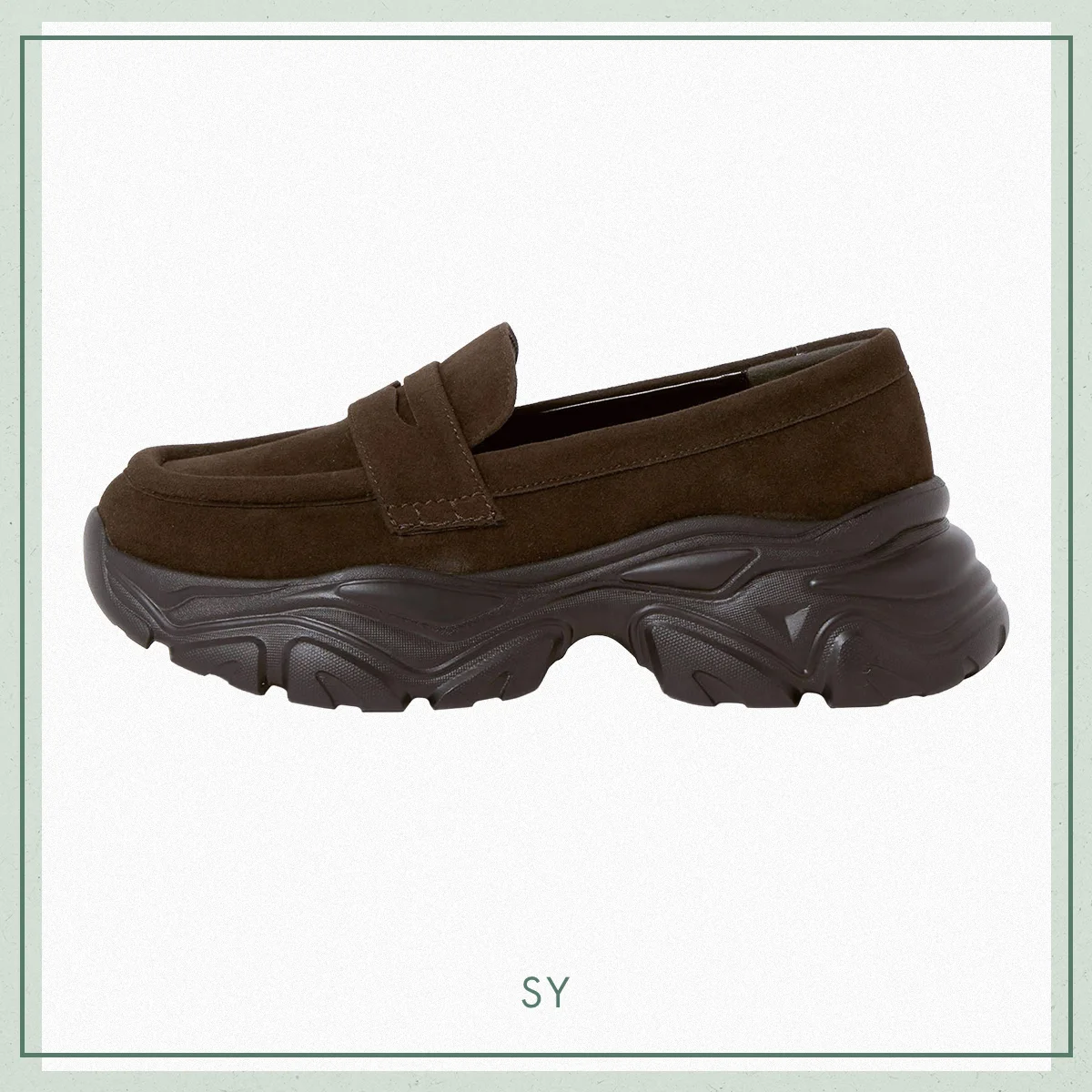 2026年トレンドのスニーカーローファー　シー（SY）「スポーツローファー フラット65」〈ヒール6.5cm〉¥12,980（2月初旬発売予定）