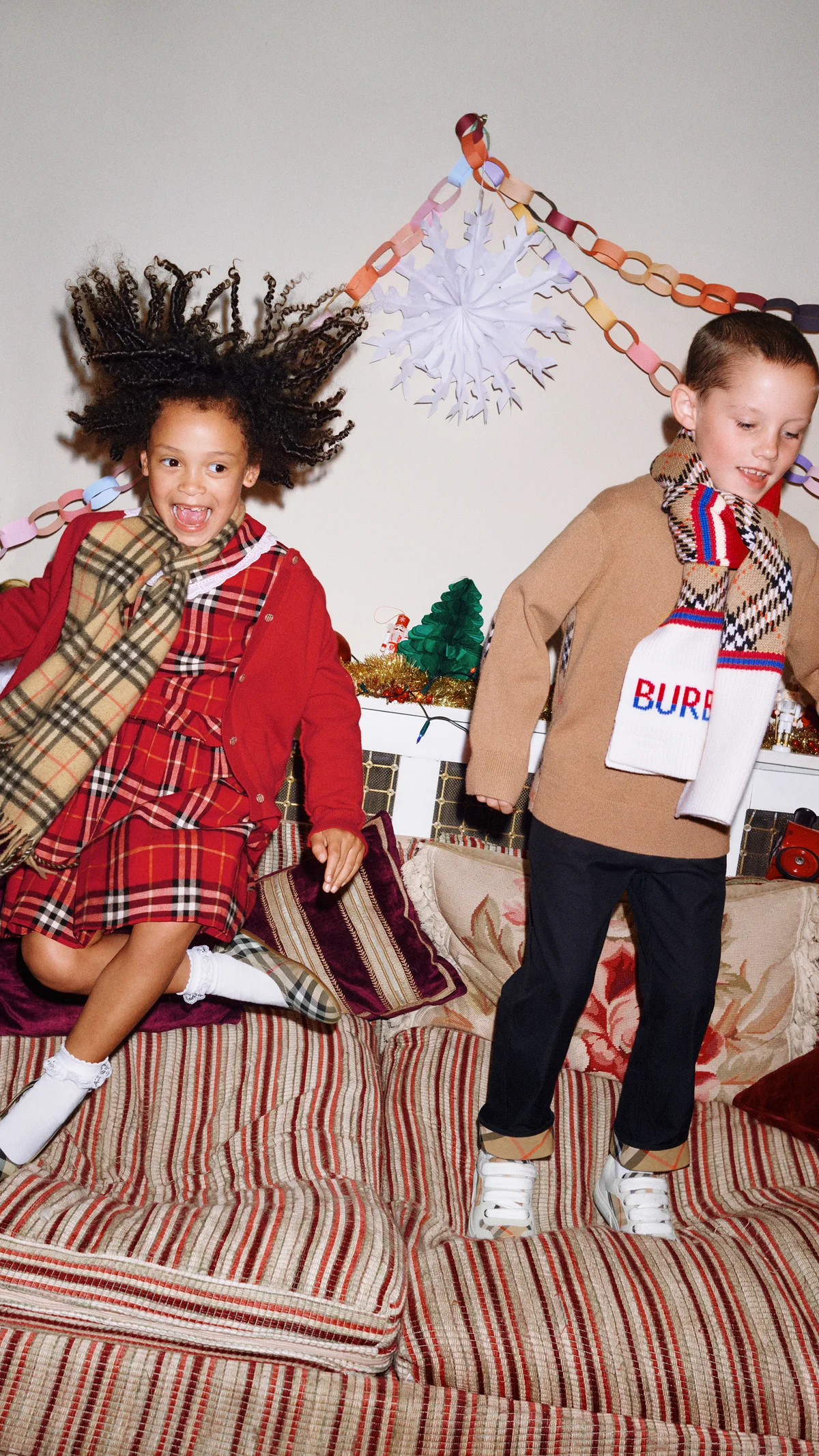 バーバリー 2025年ホリデーキャンペーン「ʼTwas The Knight Before…」