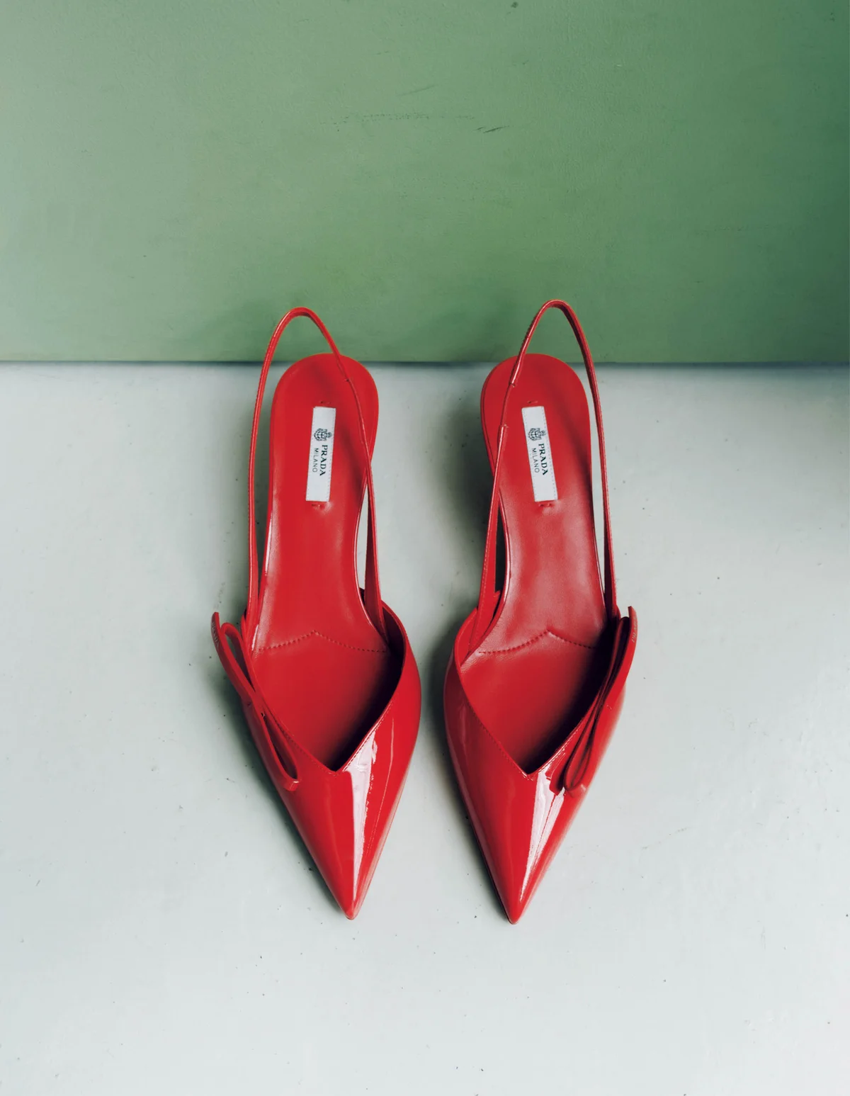 プラダのキトゥンヒール、スリングバック