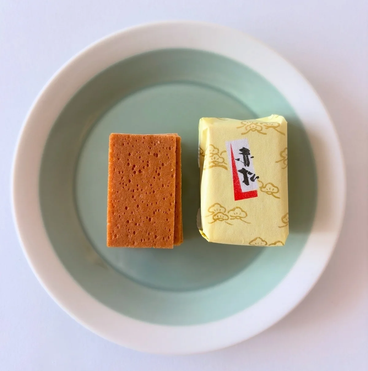 【鹿児島｜赤松せんべい】霧島山麓に自生する赤松を象った甘いせんべい