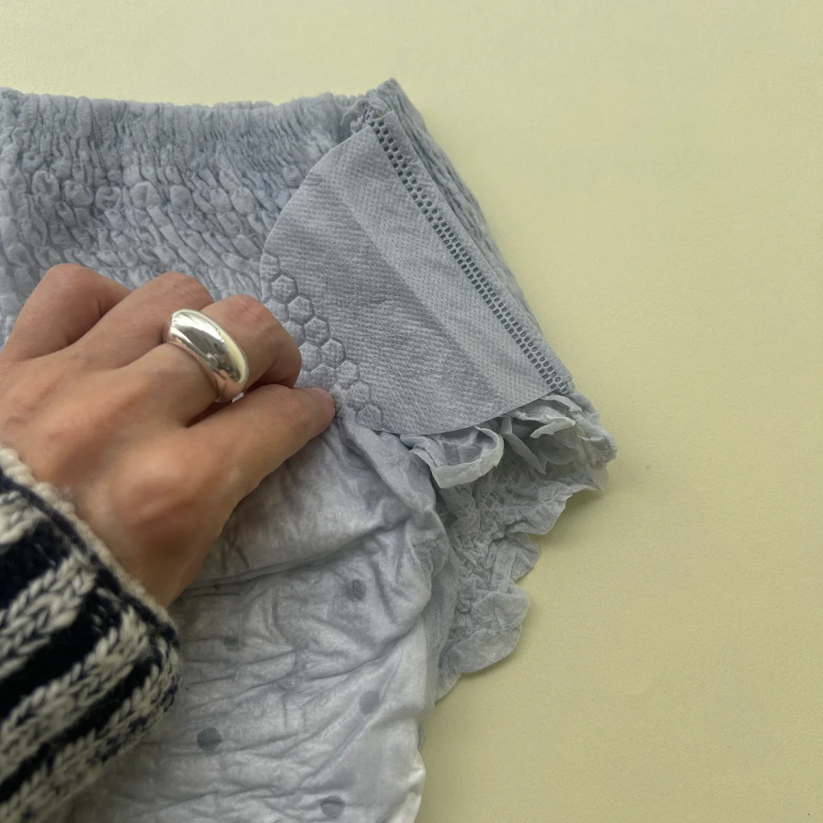 ソフィの超熟睡お出かけ交換ショーツのフィット感を調節したところ