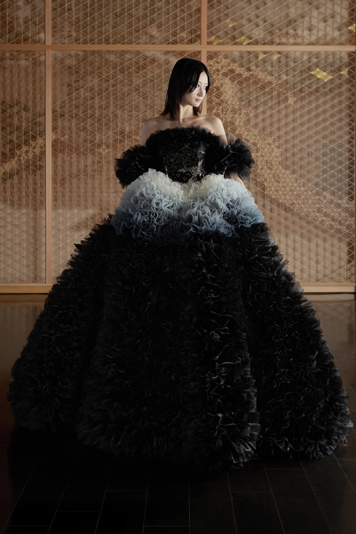 「トモ コイズミ(TOMO KOIZUMI)」初のウェディングドレス。八芳園限定のドレス