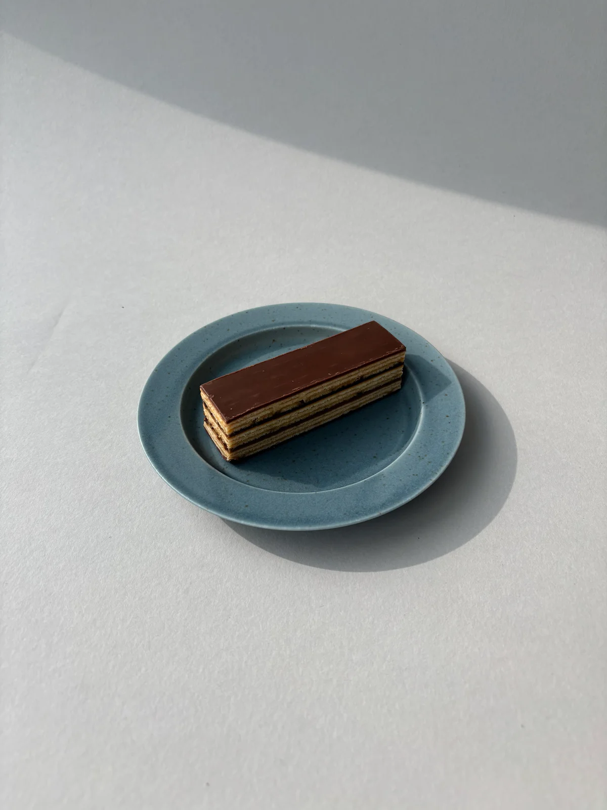 世界のスイーツがコンビニで買える。無印良品のオペラケーキ。