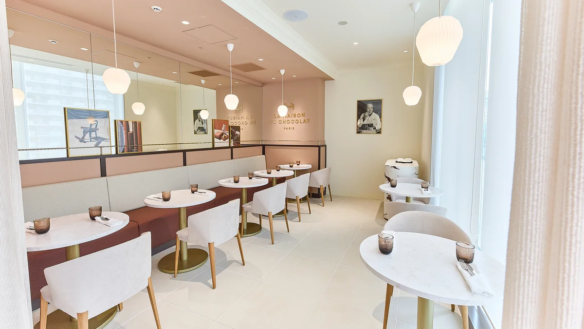 ラ・メゾン・デュ・ショコラ ニュウマン高輪店のカフェスペース