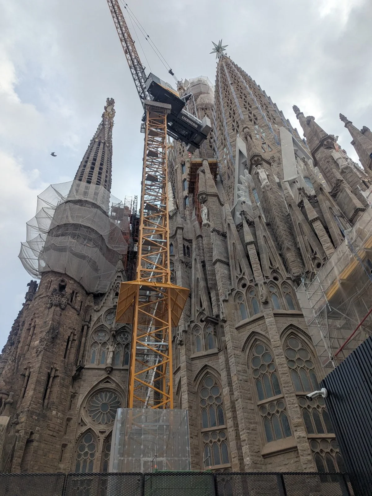 サグラダ・ファミリア　ガウディ　辛酸なめ子　バロセロナ