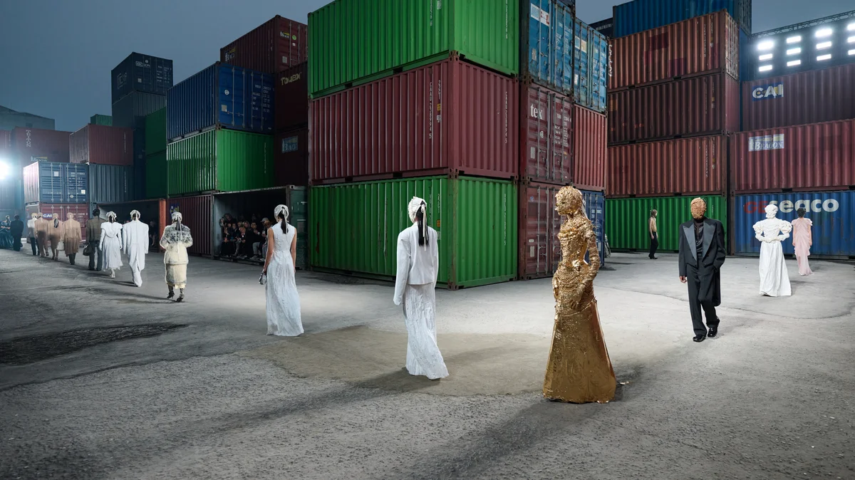 上海で行われたマルジェラのショーのフィナーレ