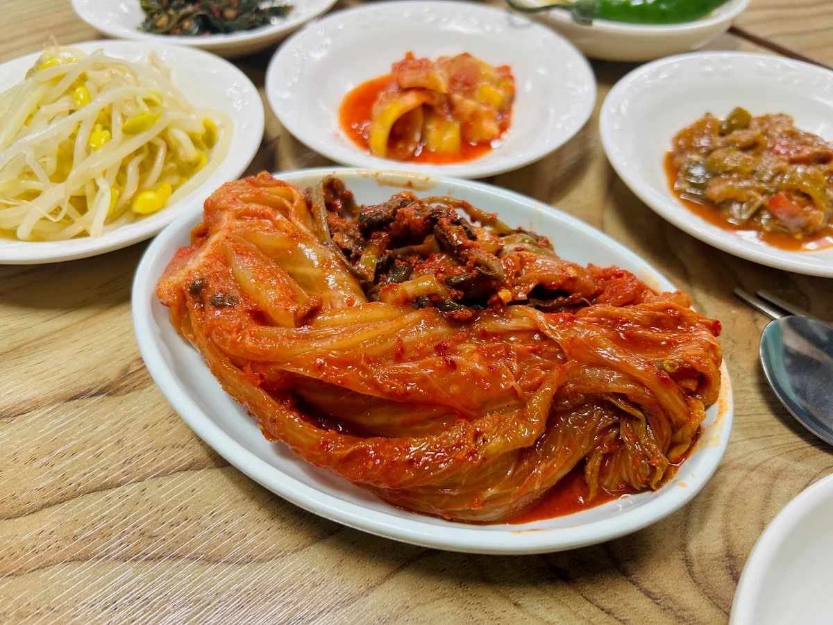ジンソン食堂　진성식당　ムグンジ　古漬けキムチ