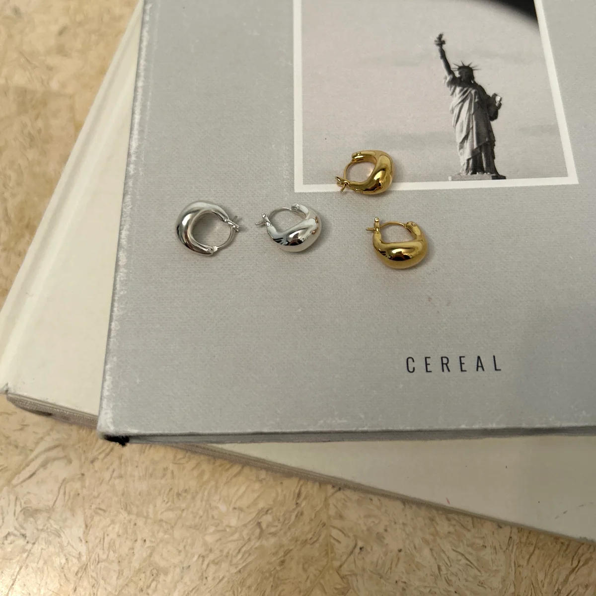 アサミフジカワ　フープピアス　ゴールドとシルバー　SPURSHOP別注