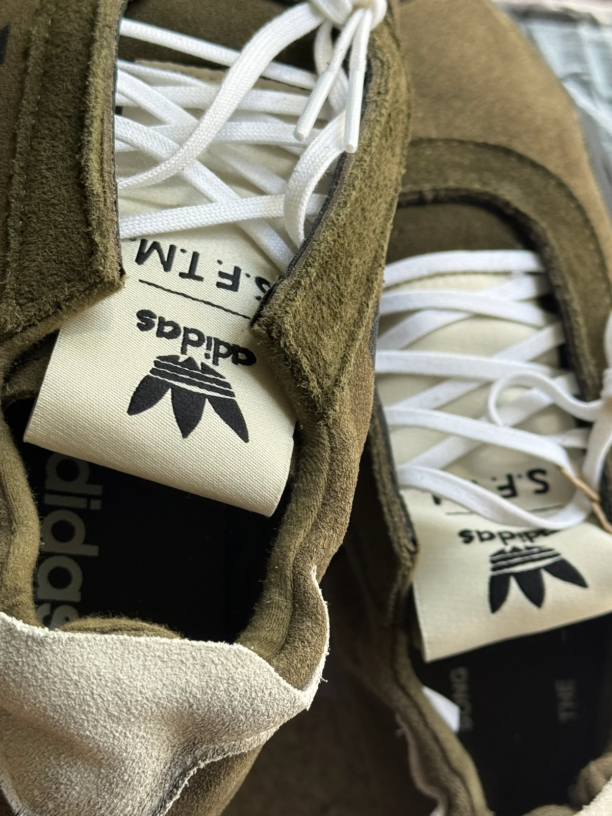 sftm x adidas 006の物撮影寄り写真