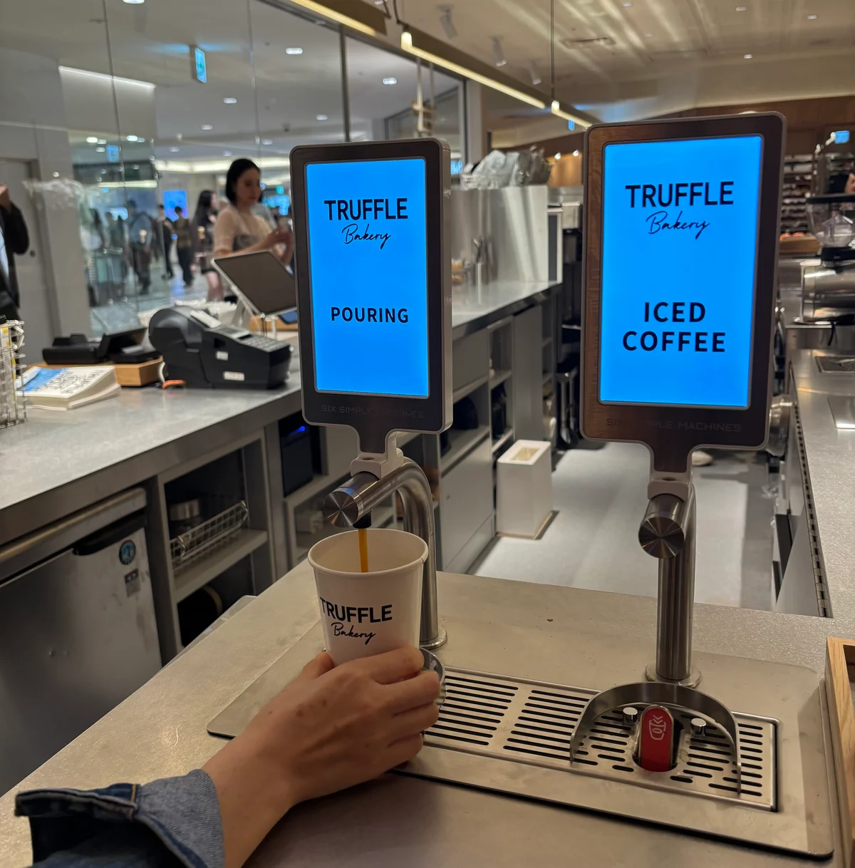 トリュフベーカリー　TRUFFLE BAKERY  新宿店　コーヒー