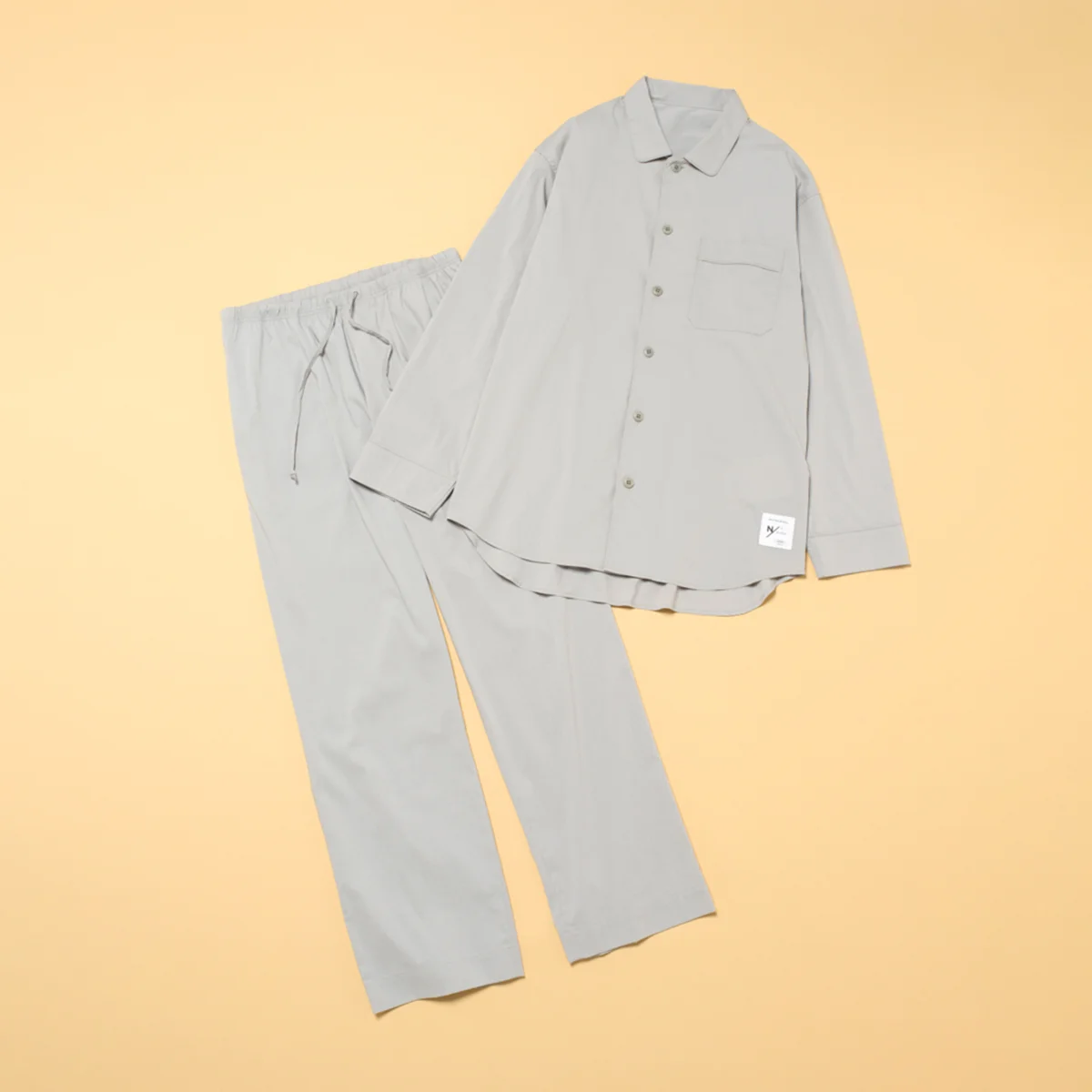 リカバリーウェア　リカバリーパジャマ　おすすめ　レディース　ニュートラルワークス. 　ロングスリーブシャツ￥26,400・ロングパンツ￥24,200