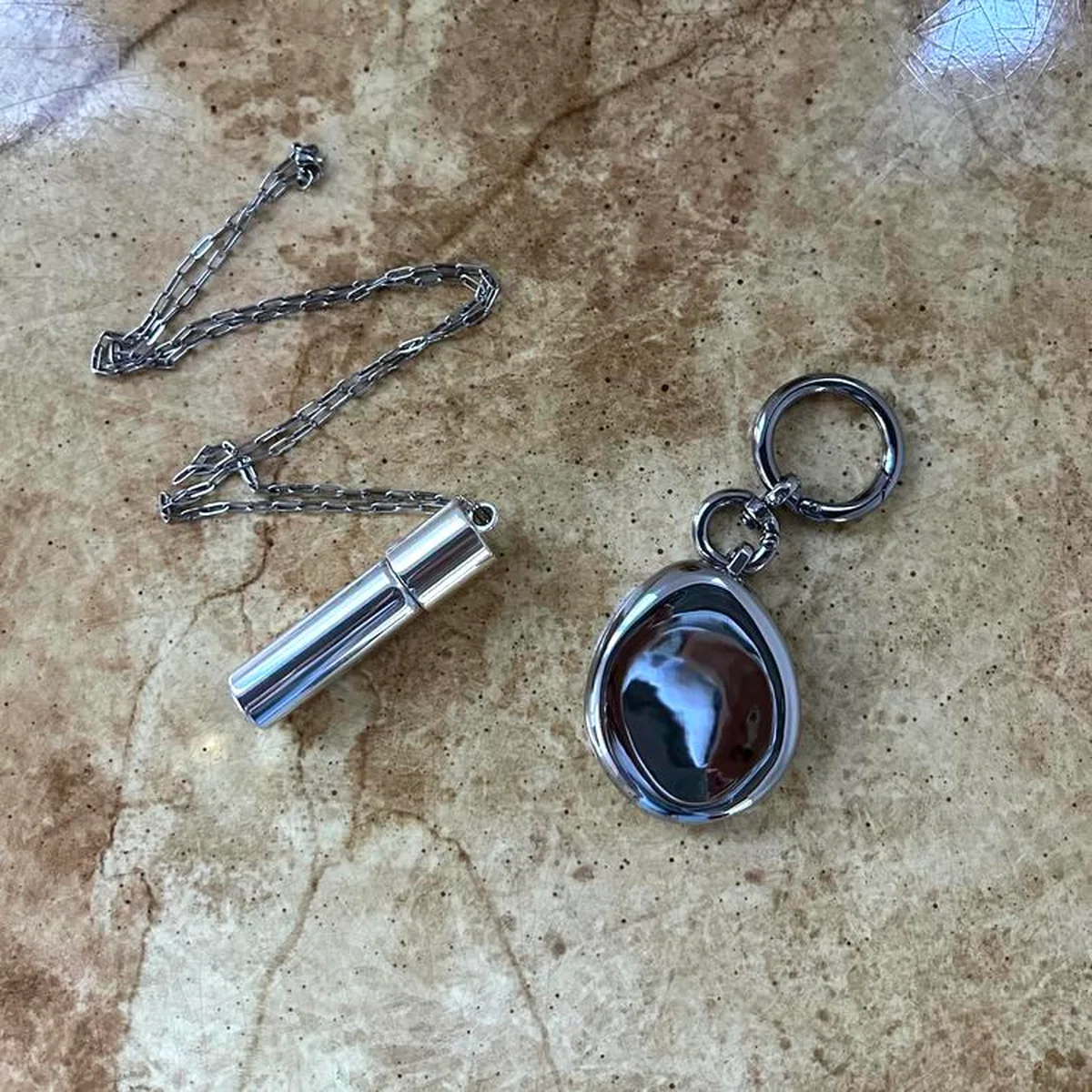 【今話題のチャームコスメ】リップ&ネイルのタイトルイメージ