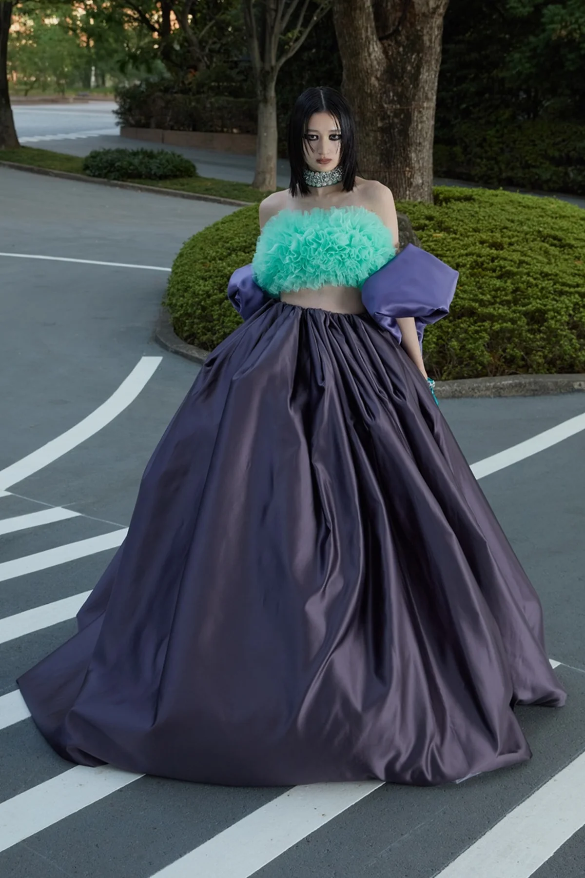 「トモ コイズミ(TOMO KOIZUMI)」初のウェディングドレス。絶妙なカラーリング