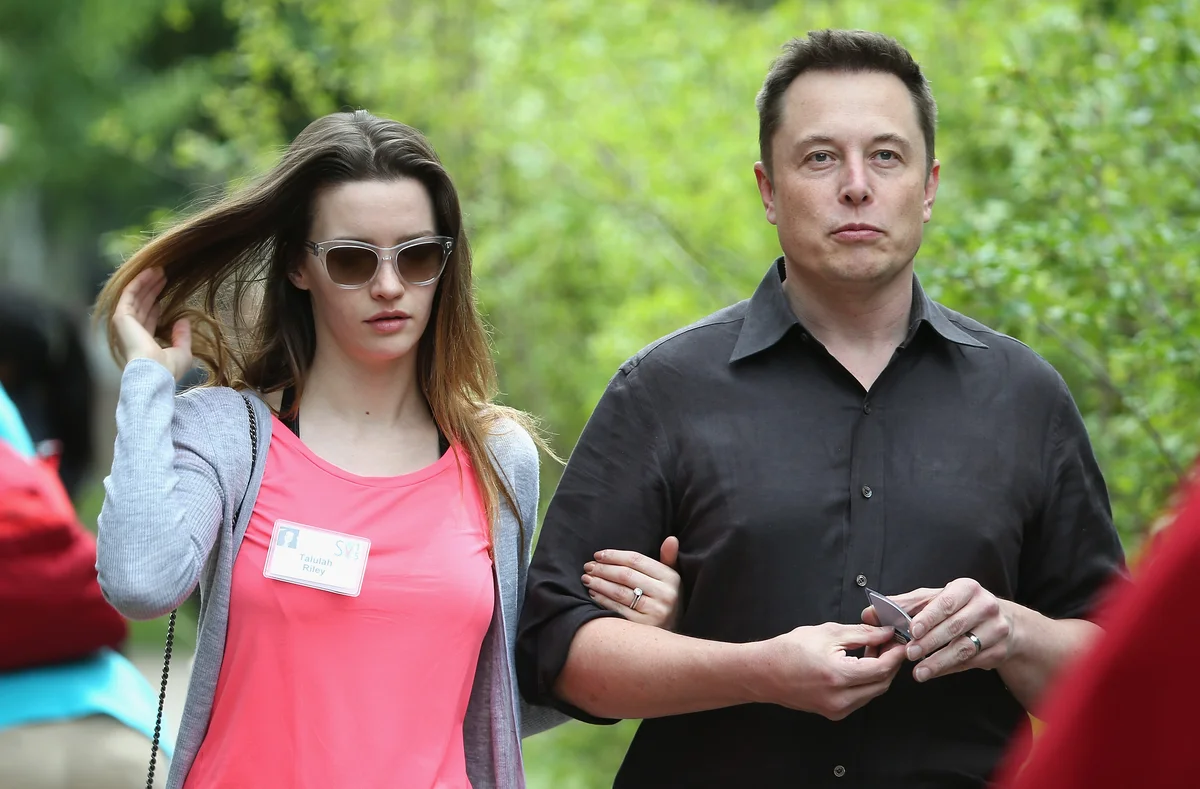 タルラ・ライリー、イーロン・マスク