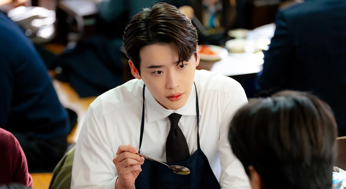 イ・ジョンソク　新作韓国ドラマ『瑞草洞＜ソチョドン＞』の場面写真　U-NEXT配信