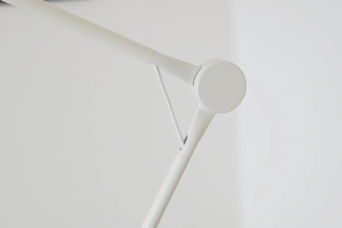 フリッツ・ハンセン「AQ01」テーブルランプのアームのジョイント部分