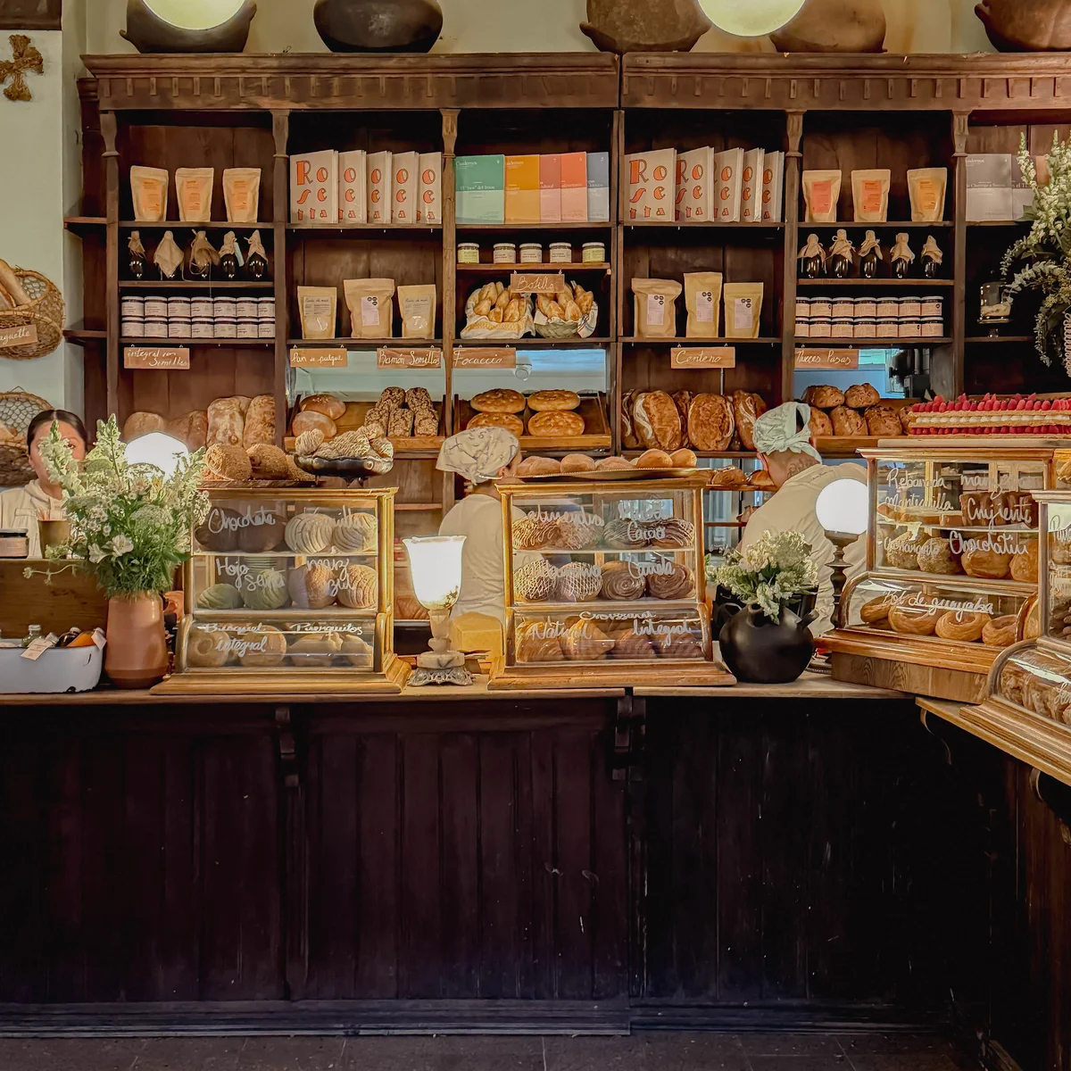 メキシコシティのベーカリーカフェPanadería Rosettaの店内