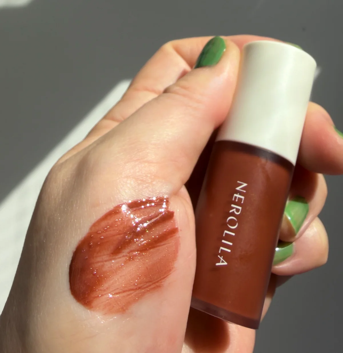 ネロリラ リッププランパー シアーブラウンは甘さ控えめのブラウンカラー