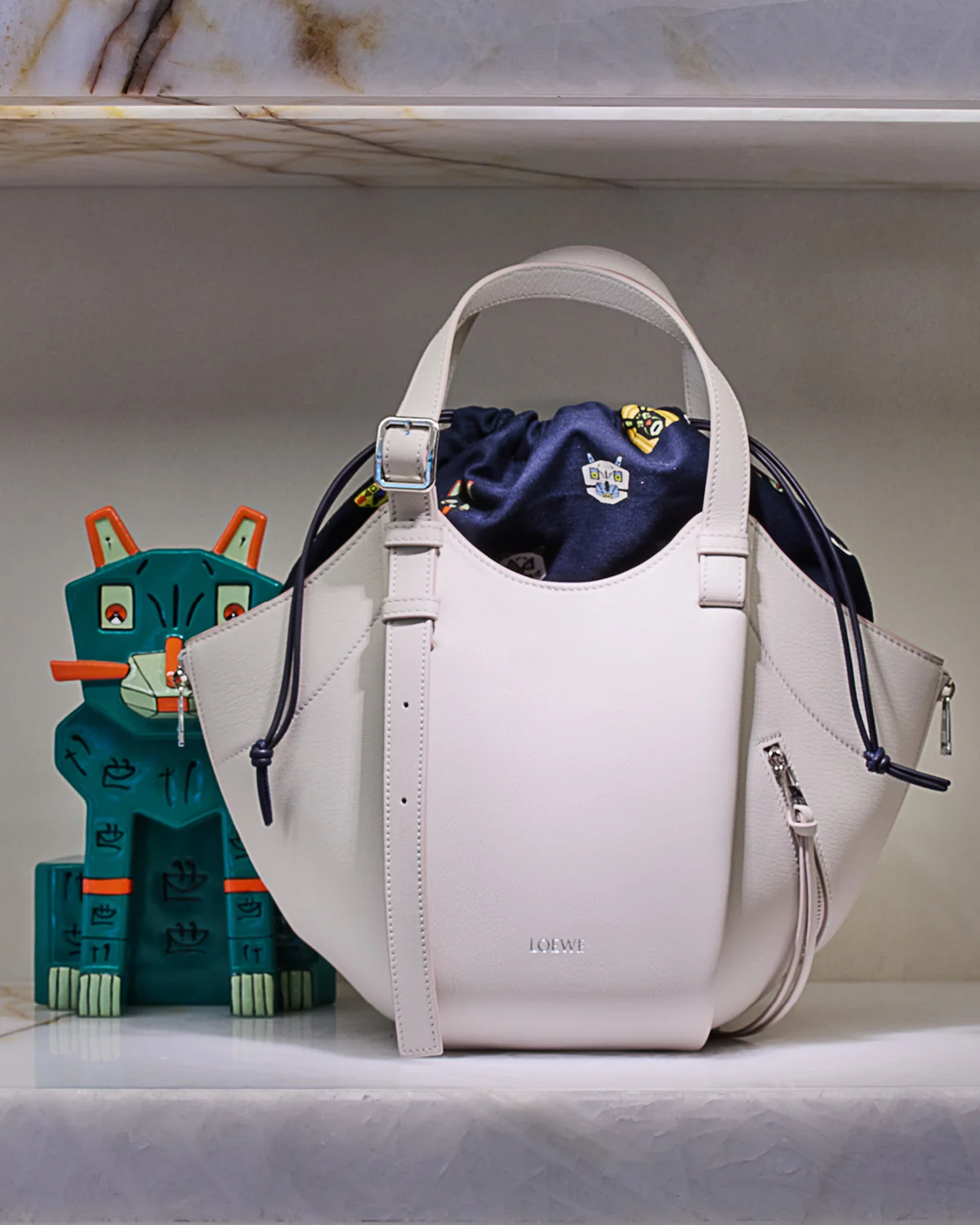 「カサロエベ銀座」限定のハンモック フリップ バッグ ライトゴースト