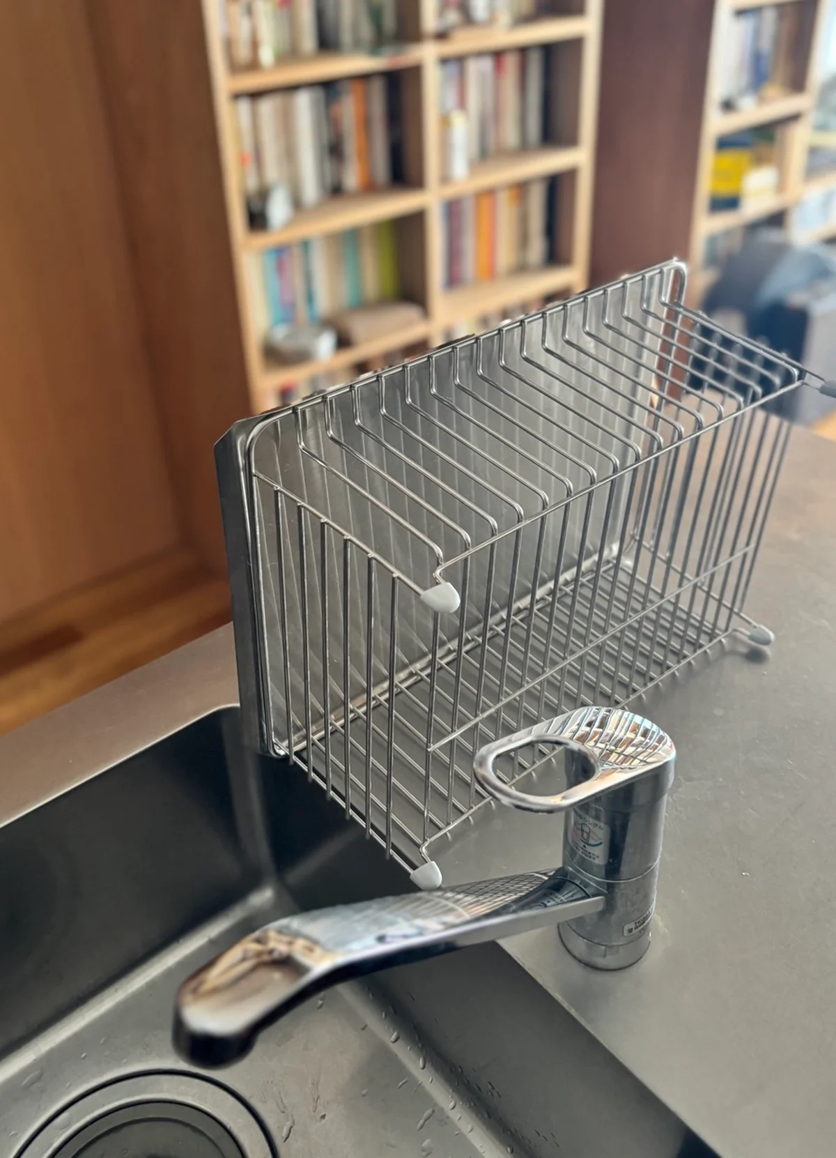 無印良品　ステンレスバスケット小とステンレス水切り用傾斜トレー　片付けやすい