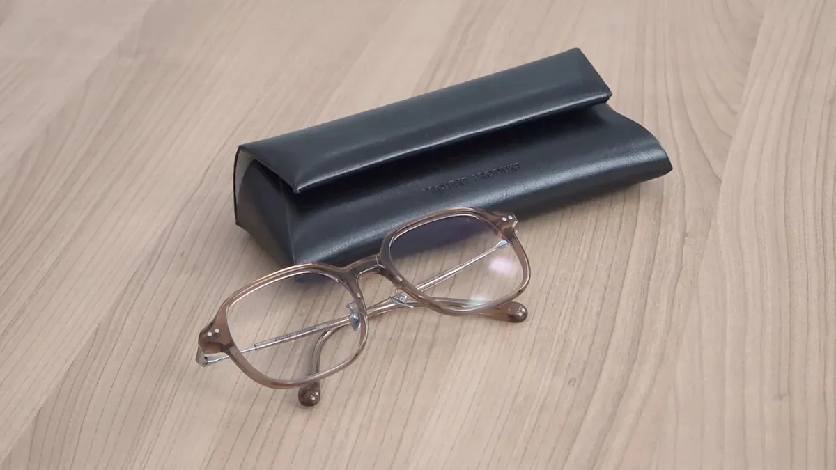 Project Product（プロジェクト プロダクト）のアイウェア「FS12 C02 Optical」と付属ケース