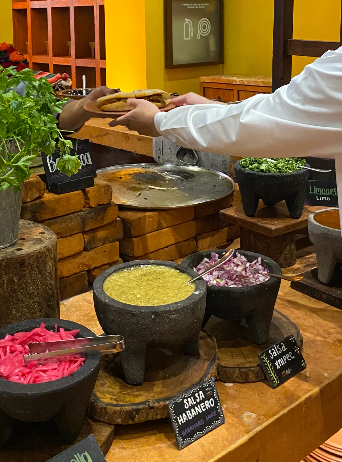 Mercado De San Juanのサルサコーナー