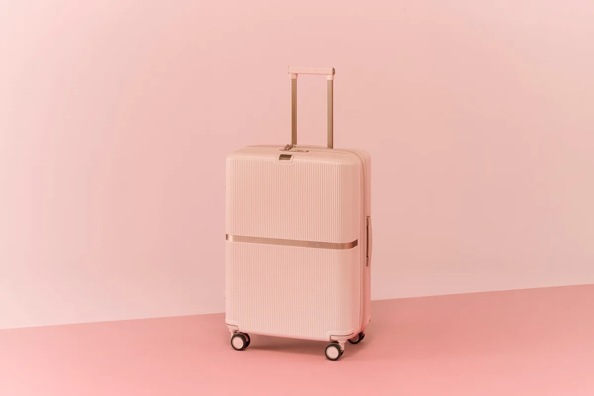 サムソナイトのMINTER（ミンター）の限定カラー「チェリーブロッサム」の外観