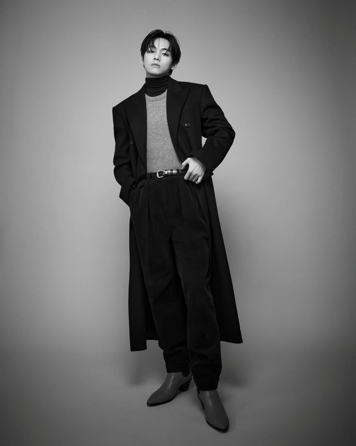 CELINE 26-27年秋冬コレクションのプレシューティングに参加したBTSのV