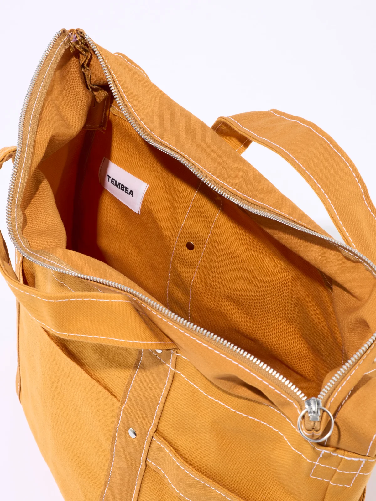 【テンベア】の「HARVEST TOTE LARGE」はファスナー式なので荷物の飛び出しも心配無用