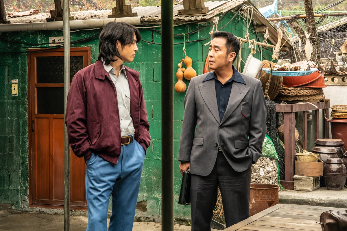 ヤン・セジョン　リュ・スンリョン　新作韓国ドラマ『パイン ならず者たち』の場面写真　ディズニープラス スターで独占配信中