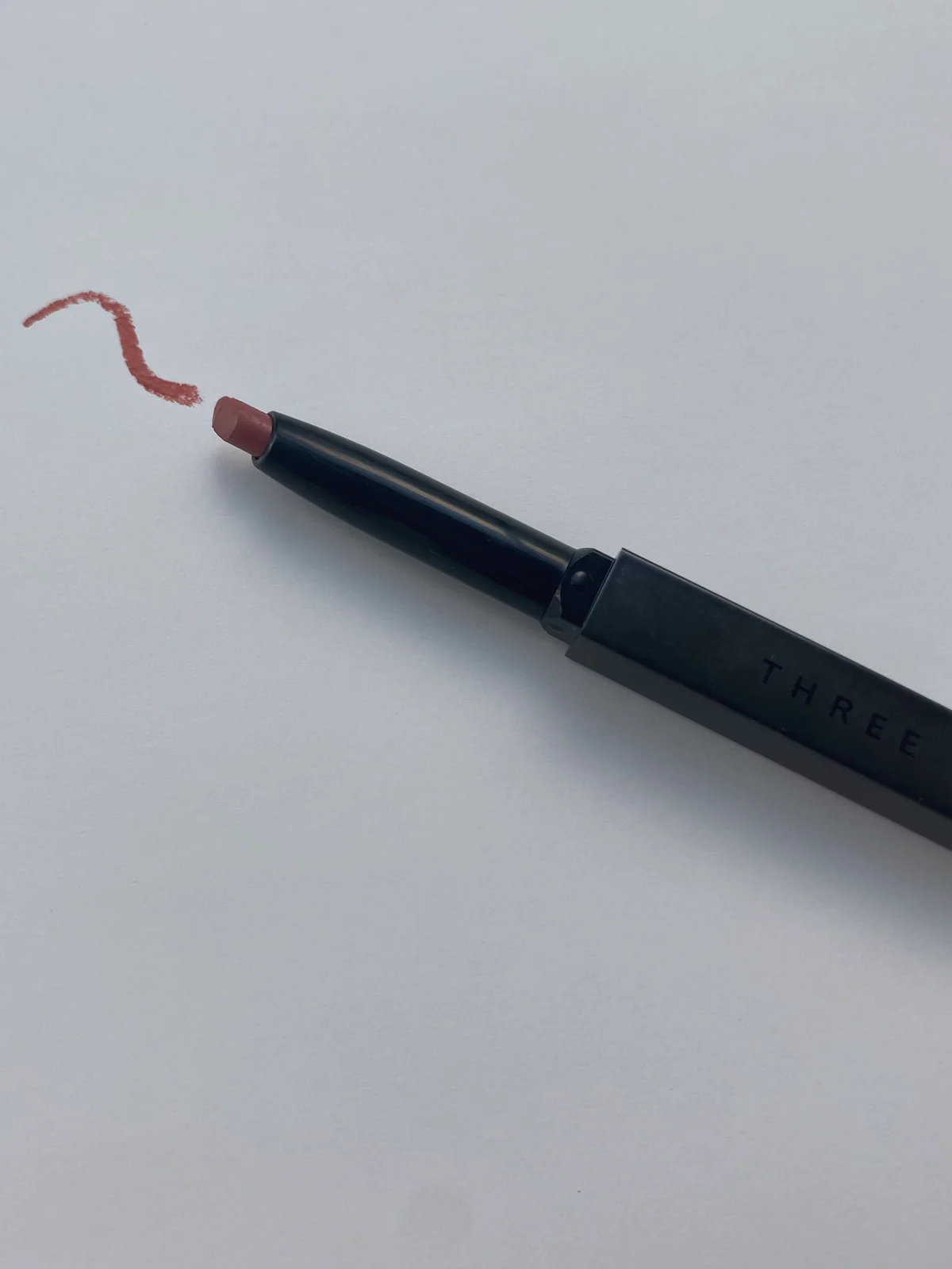 ドリームオン アリューリング リルone 06 BEAUTIFUL KINGDOM ¥4,070／THREE