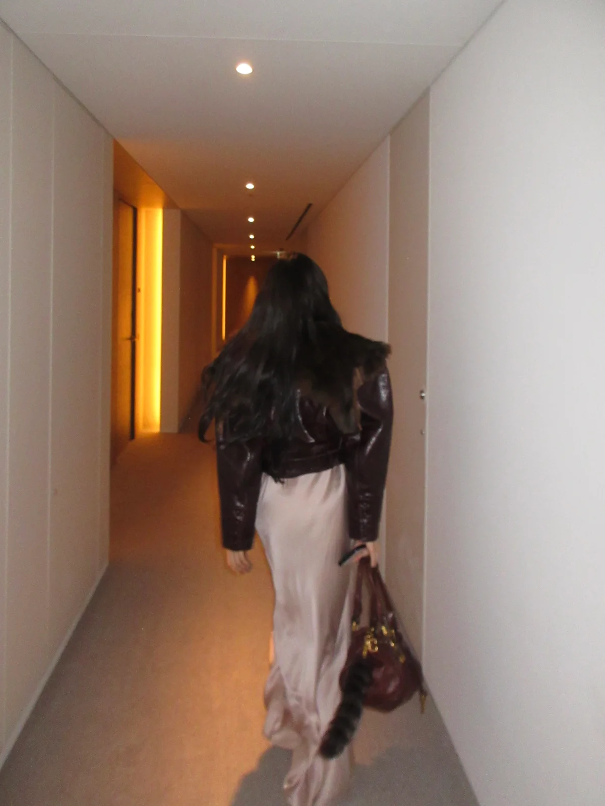 MEOVV ミヤオ　ANNA　アンナ　SPUR独占フォト　アンナの上品な後ろ姿