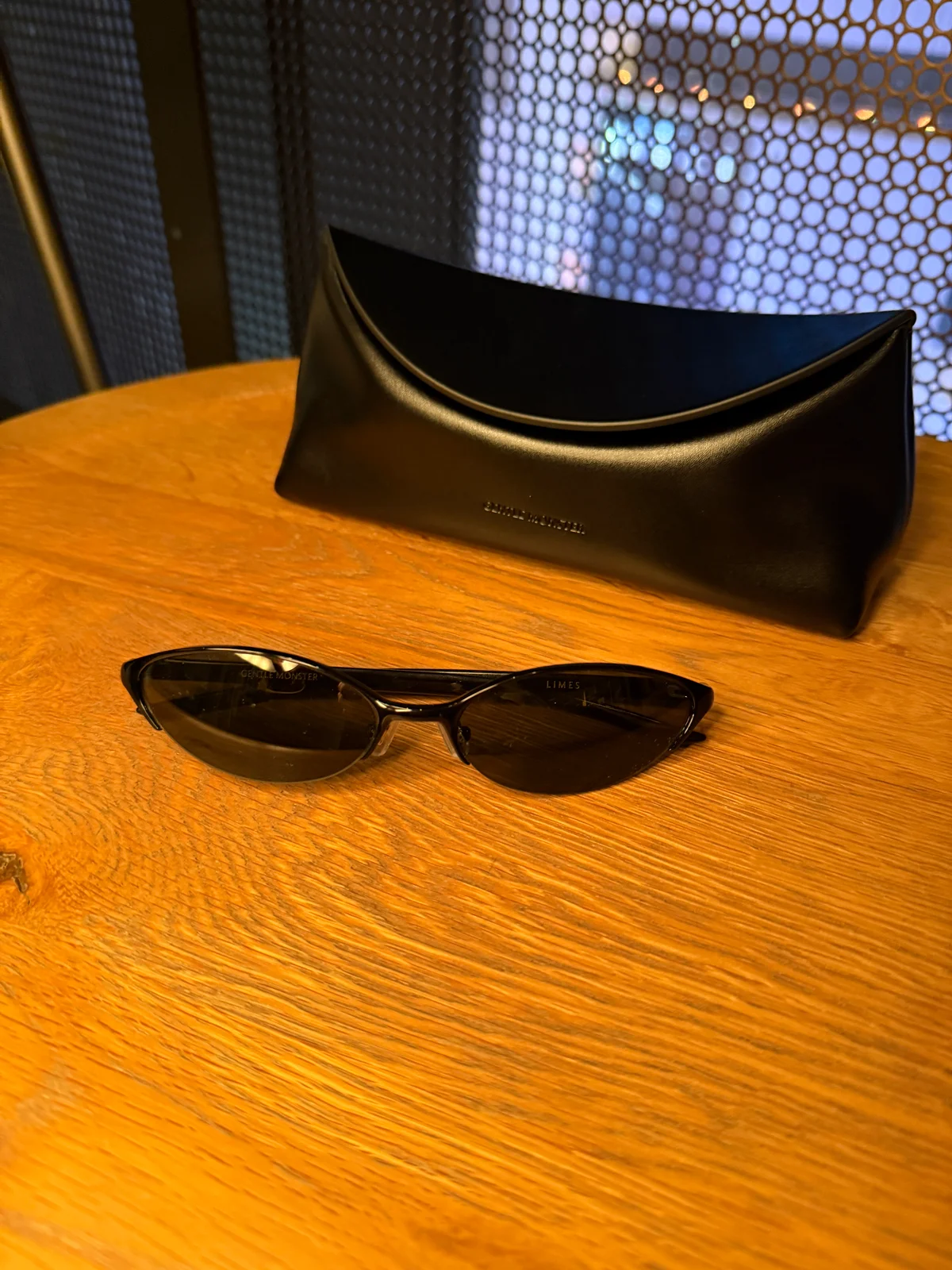 ジェントルモンスター 2025年 最新コレクション Limes 01ブラック / ブラックと付属のケース