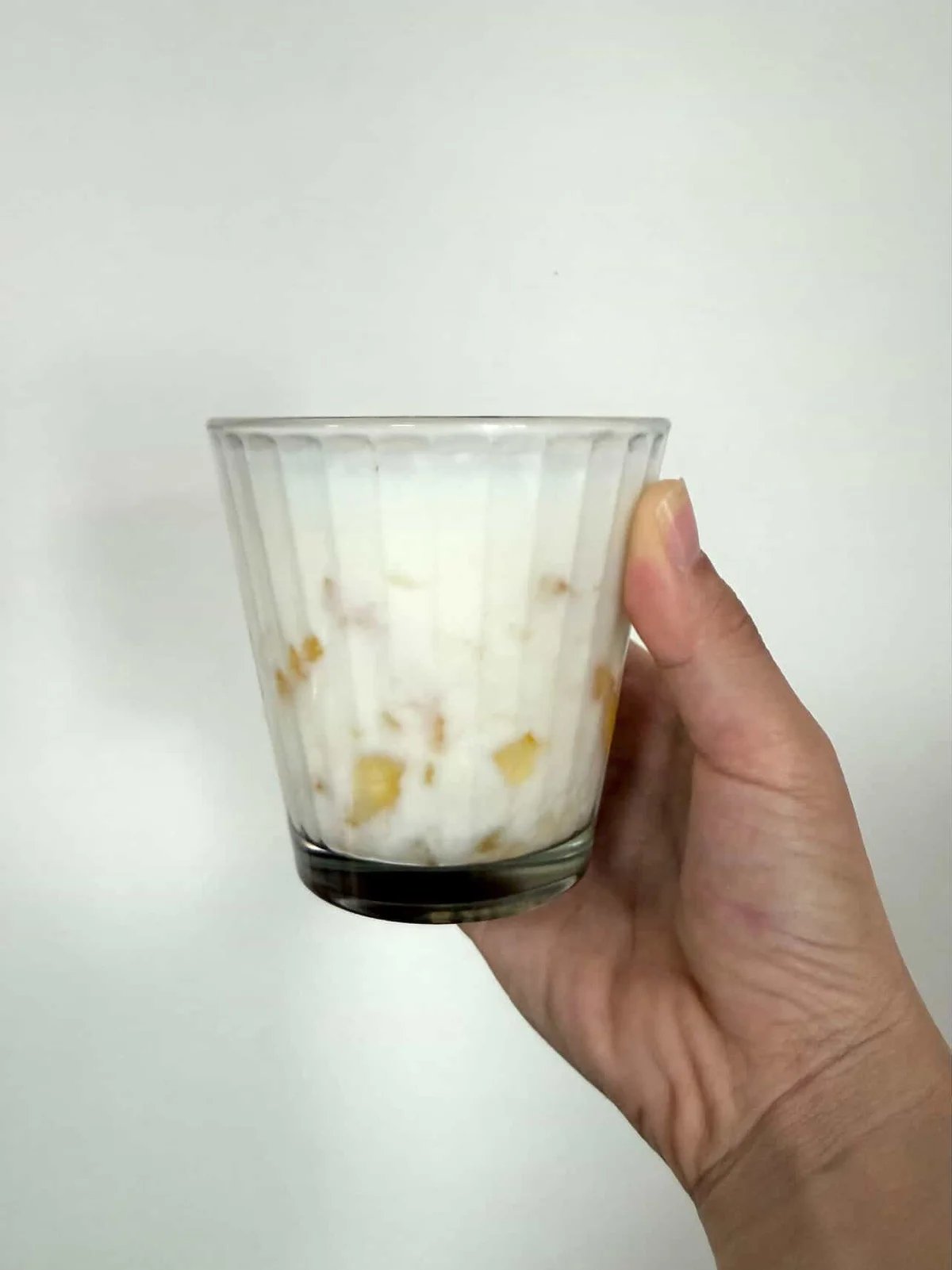 材料を混ぜるだけで、ゆずラッシーが完成