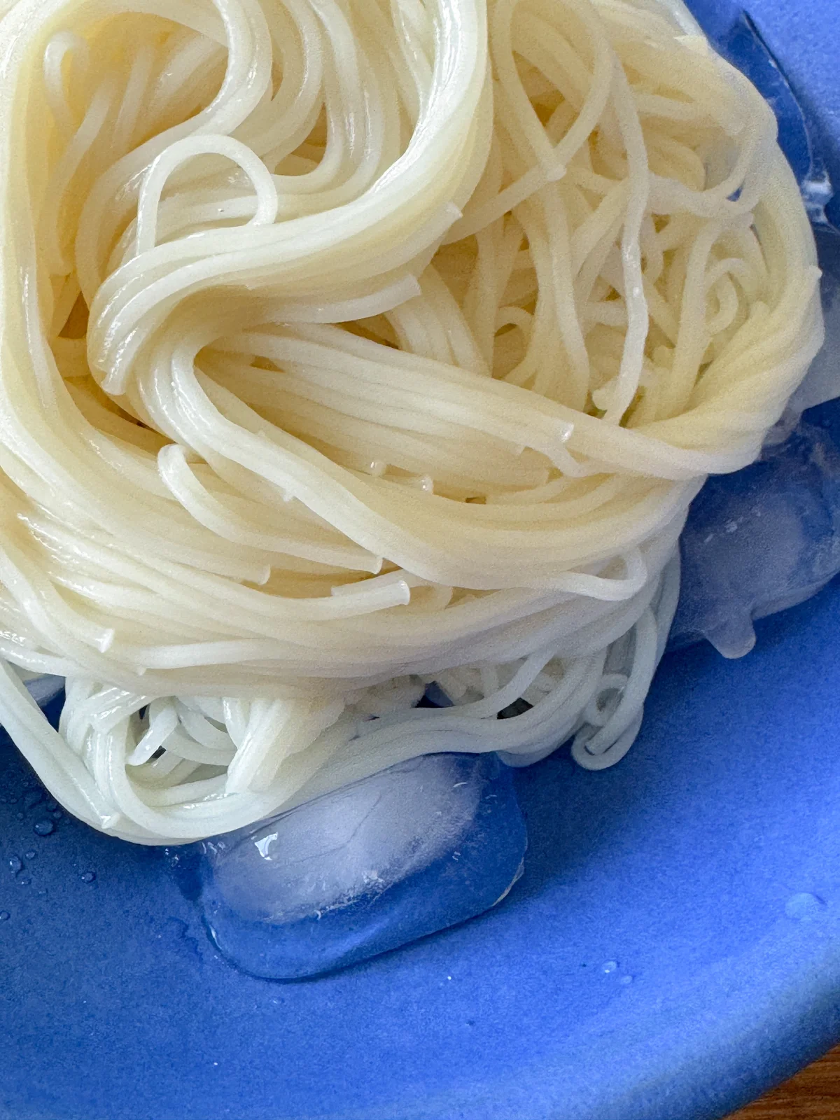 手延葛そうめんの茹でた写真