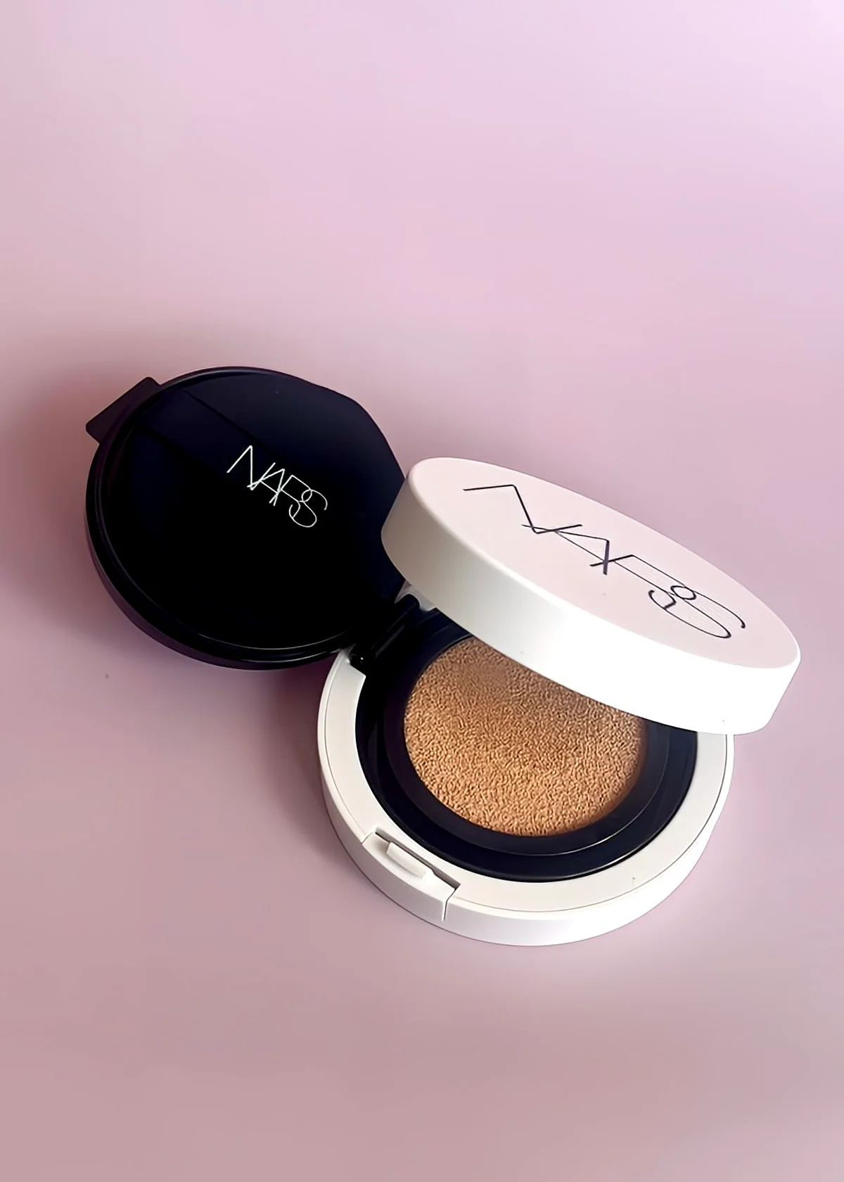 NARS ライトリフレクティング セラムクッションファンデーションの画像