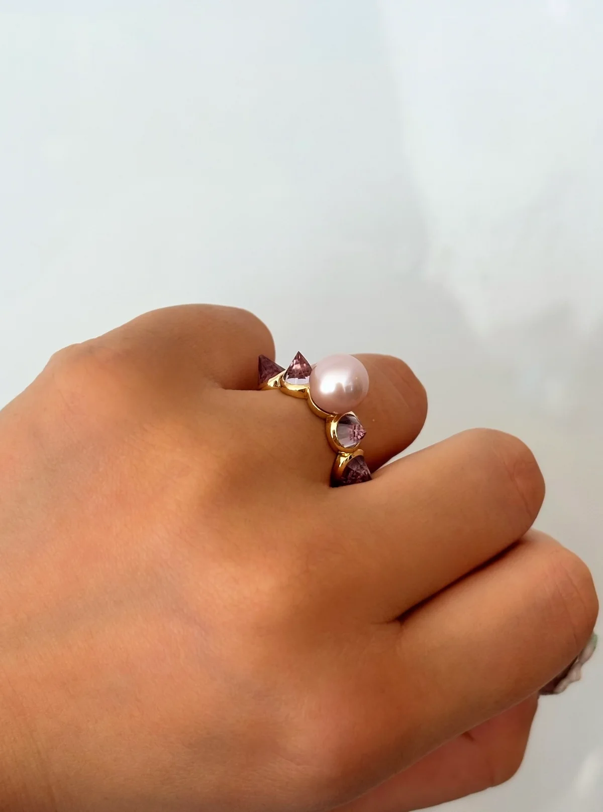 ミカジュエリー Goddess Ringの着用画像