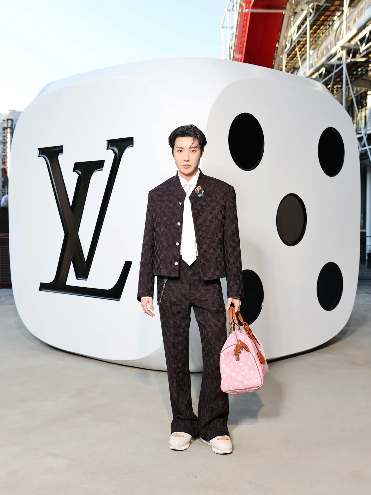 ルイ・ヴィトン2026年春夏メンズコレクションに来場したj-hope