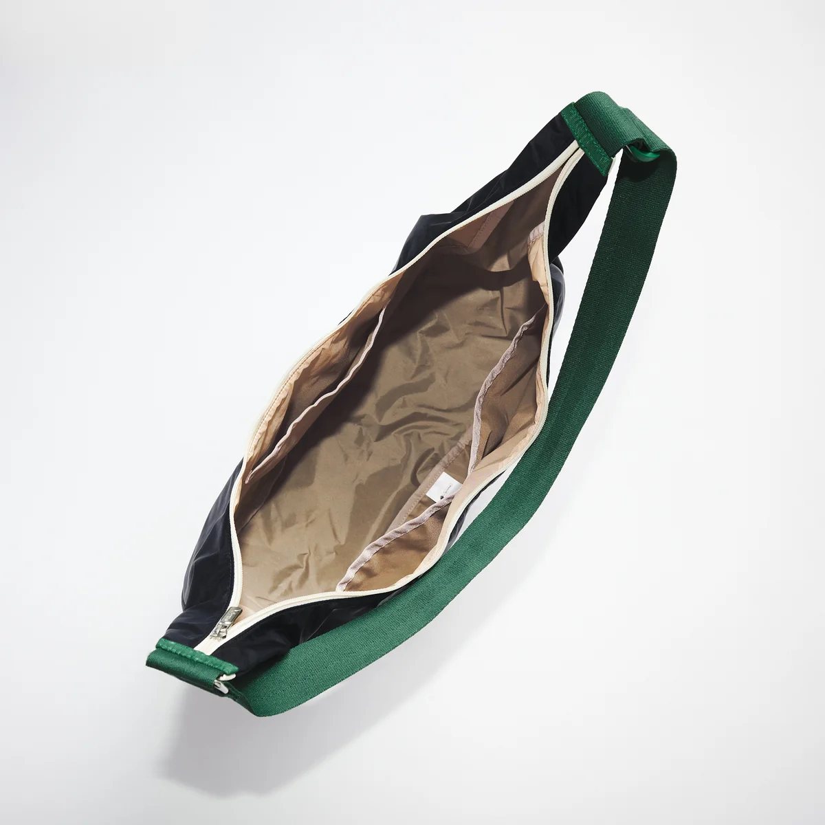 レスポートサックのバッグ「LG HAMMOCK ADJ BAG」の内部