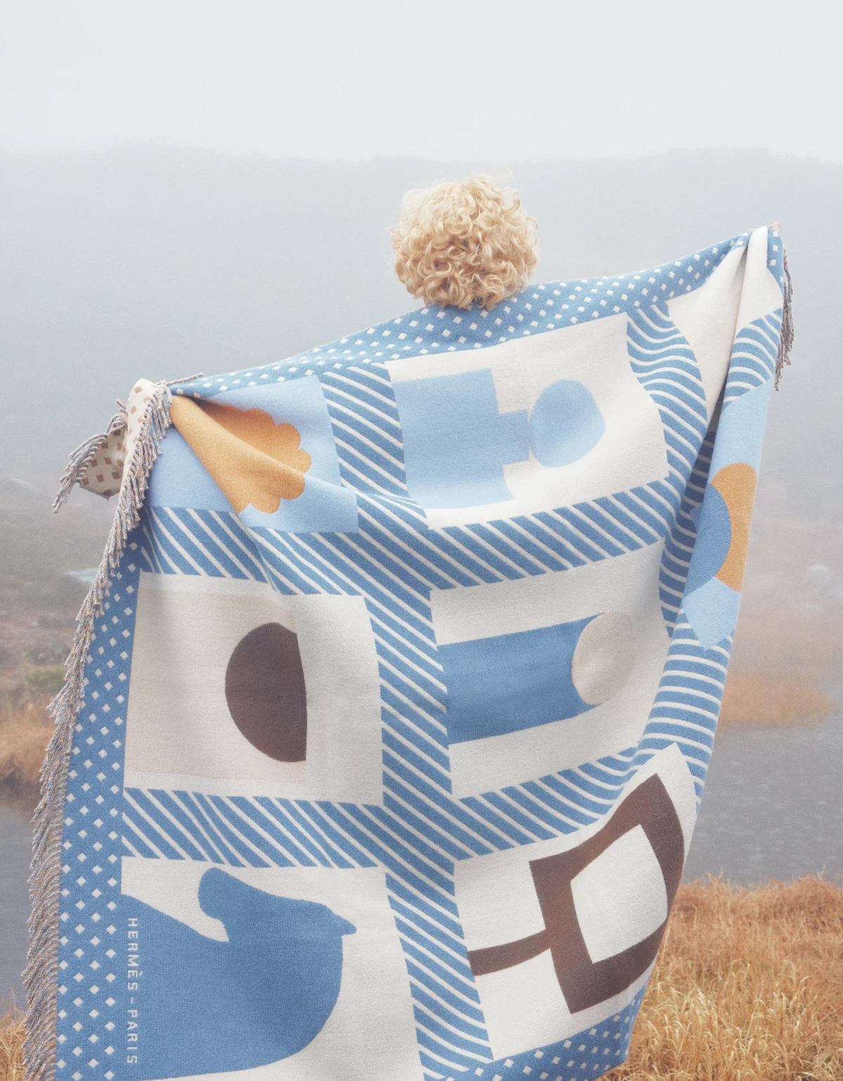 ブランケット ジャカード「フォーブルのオブジェ」〈138×180㎝〉￥305,800／エルメスジャポン（エルメス）